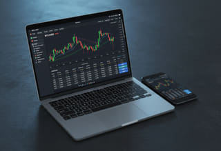 Pour suivre l’activité, consultez l’historique de trading et l’activité du compte